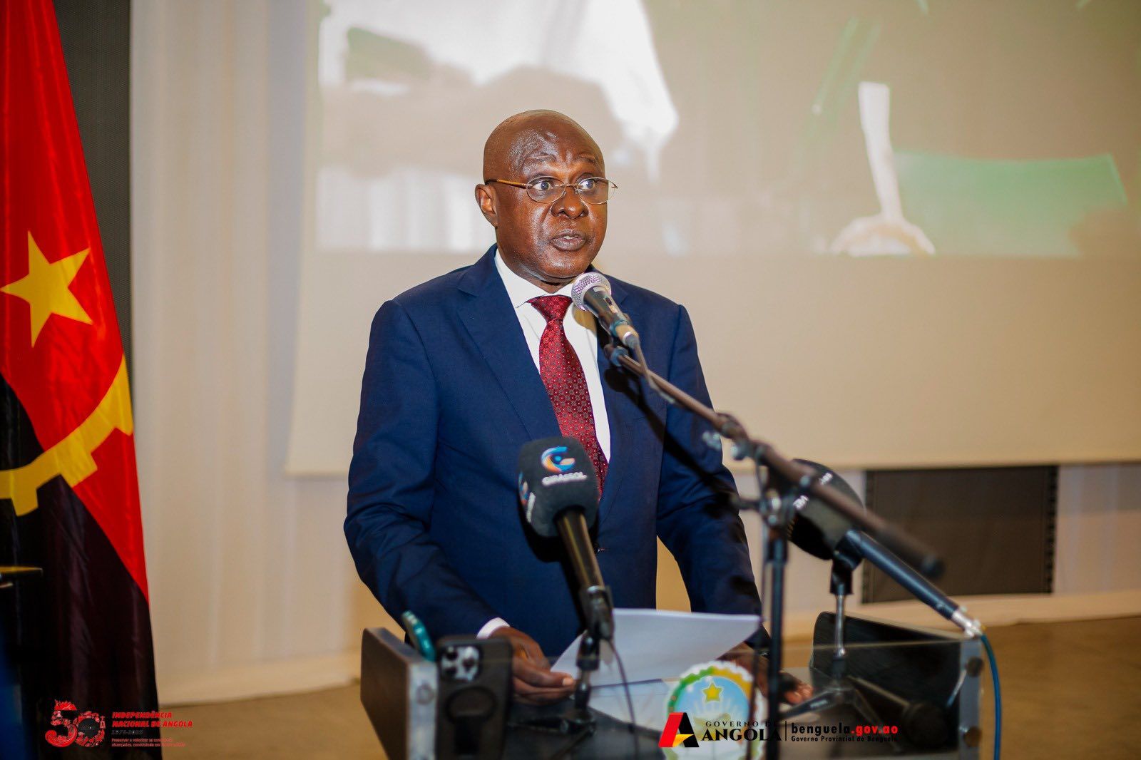 DIA DO HERÓI NACIONAL ASSINALADO COM HOMENAGENS EM BENGUELA.