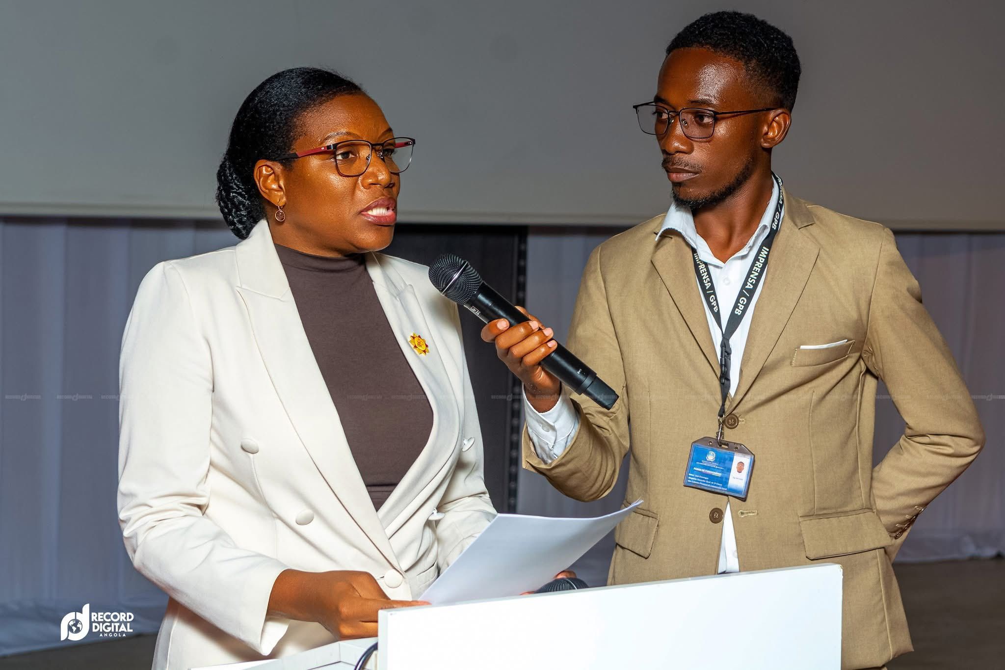 VICE-GOVERNADORA  PRESTIGIA HOMENAGEM A EMPRESÁRIOS DE PROA EM BENGUELA