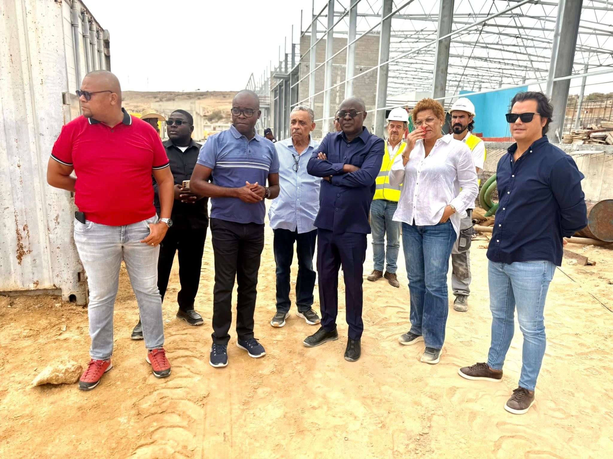 GOVERNADOR PROVINCIAL DE BENGUELA VISITA INVESTIMENTO QUE VAI GERAR 500 POSTOS DE TRABALHO NA BAÍA-FARTA