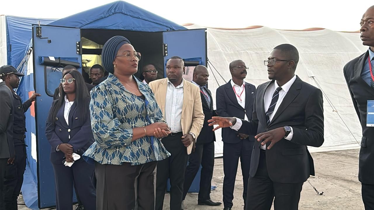 GOVERNADORA DO CUANDO CONSTATA OBRAS SOCIAIS EM MAVINGA