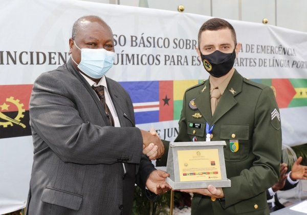 ENCERRAMENTO DO CURSO BÁSICO DE RESPOSTA DE EMERGÊNCIA A INCIDENTES QUÍMICOS