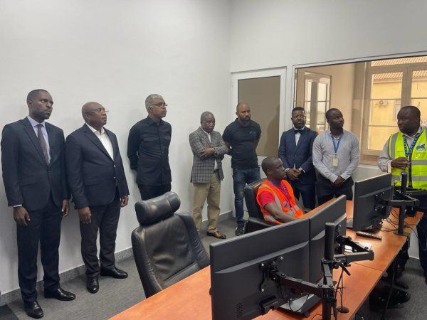 Visita de Sua Excia Sr. Ministro dos Transportes ao Terminal Norte de Cabotagem do Porto de Luanda