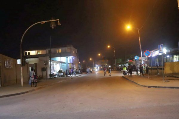 GOVERNADOR PROVINCIAL AVALIA ESTADO ACTUAL DA ILUMINAÇÃO PÚBLICA NO SUMBE