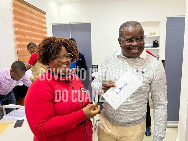 ENTREGA DOS CARTÕES DE SUBVENÇÃO DA GASOLINA AOS ADMINISTRAÇÕES MUNICIPAIS