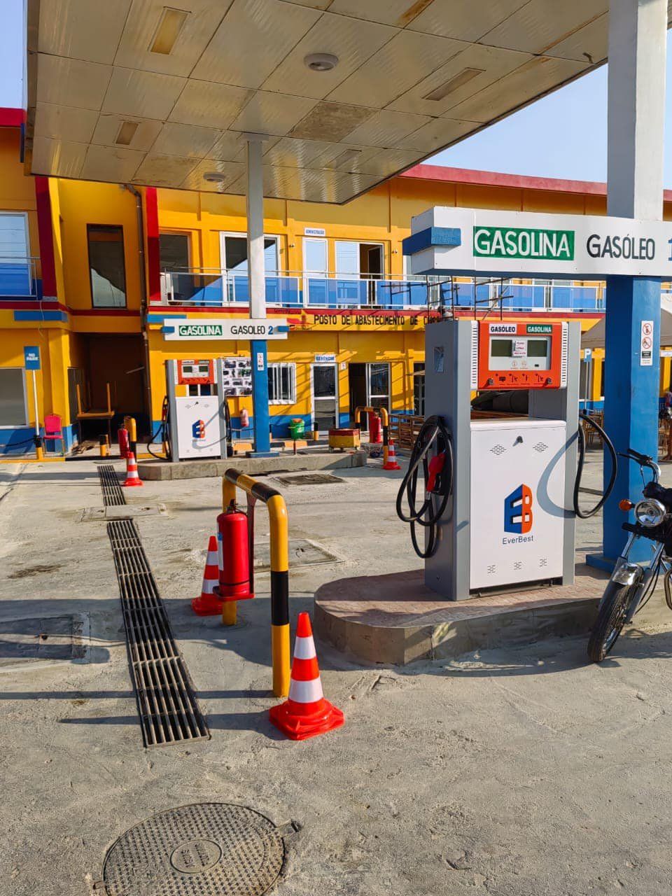  POSTO DE ABASTECIMENTO DE COMBUSTÍVEL ABERTO NA ZONA DE LOMBE