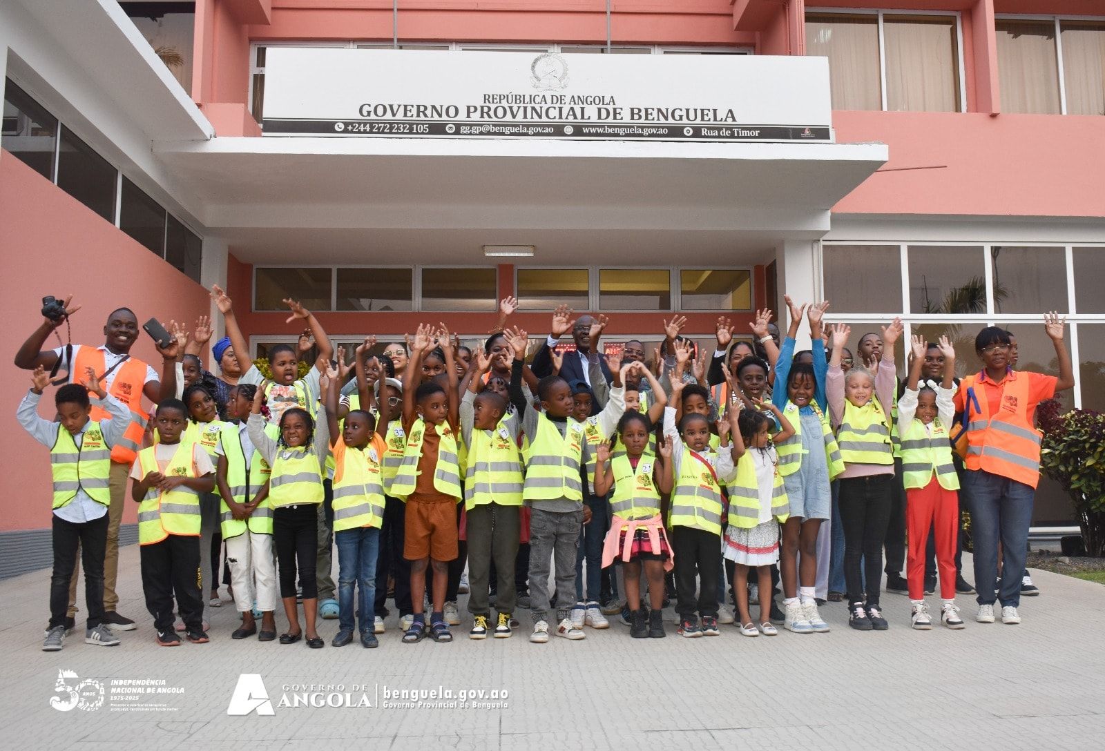 GOVERNADOR PROVINCIAL DE BENGUELA RECEBE CRIANÇAS DO PROJETO 