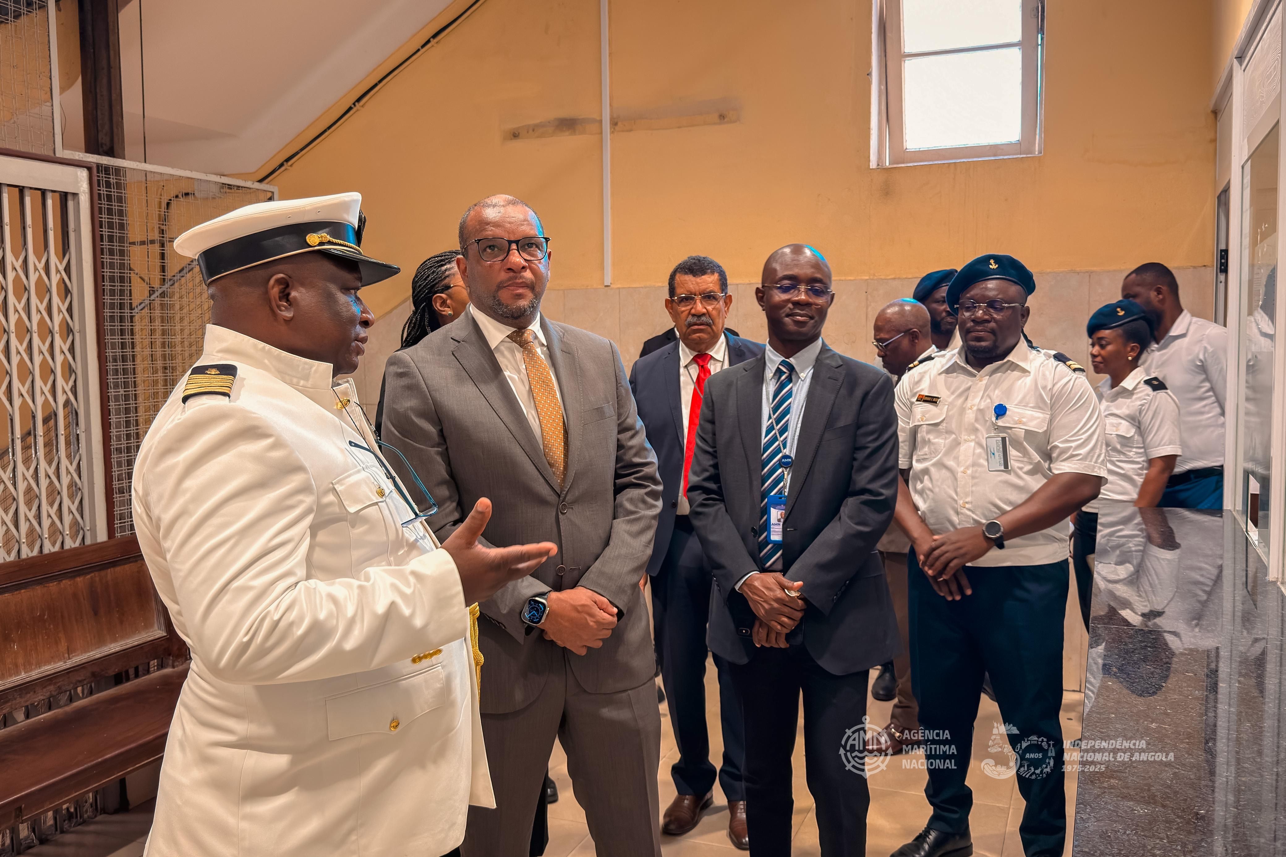 SECRETÁRIO DE ESTADO PARA OS SECTORES DA AVIAÇÃO CIVIL, MARÍTIMO E PORTUÁRIO REALIZA VISITA DE CONSTATAÇÃO À CAPITANIA DO PORTO DE LUANDA