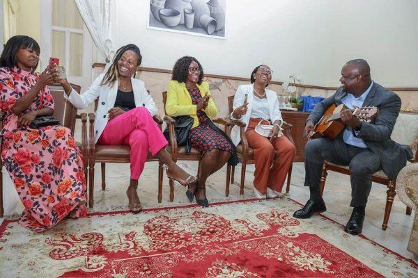 SEIS MULHERES QUE TRANSMITEM PALAVRA DE DEUS ATRAVÉS DA MÚSICA