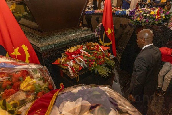 TRIBUTO AO FUNDADOR DA NAÇÃO