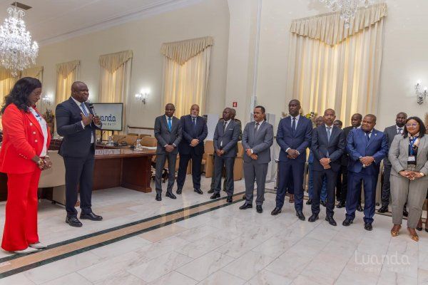 TRIBUTO AOS 70 ANOS DA DIRECTORA DO LAR KUZOLA, ENGRÁCIA DO CÉU  24