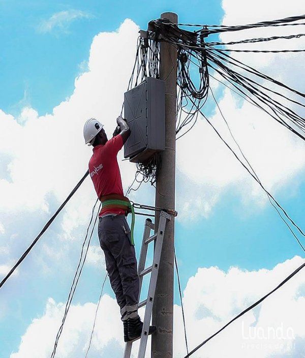 TRABALHOS DE ASFALTAGEM DA RUA LINO AMEZAGA DECORREM SEM CONSTRANGIMENTOS 24