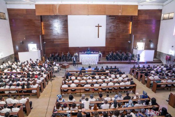 SERVIÇO DIVINO DE PENTECOSTES NA IGREJA NOVA APOSTÓLICA