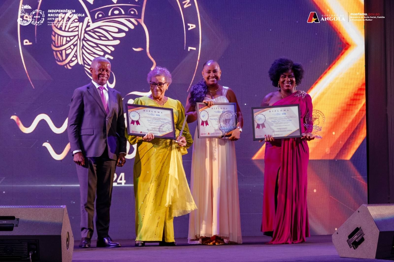 PRÉMIO NACIONAL MULHER DE MÉRITO RECONHECE CONTRIBUTO FEMININO NO DESENVOLVIMENTO DE ANGOLA