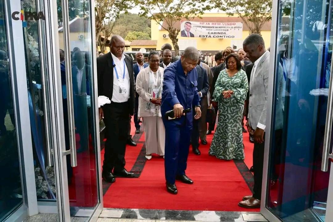 SEDE DO GOVERNO PROVINCIAL DE CABINDA INAUGURADA PELO CHEFE DE ESTADO 
