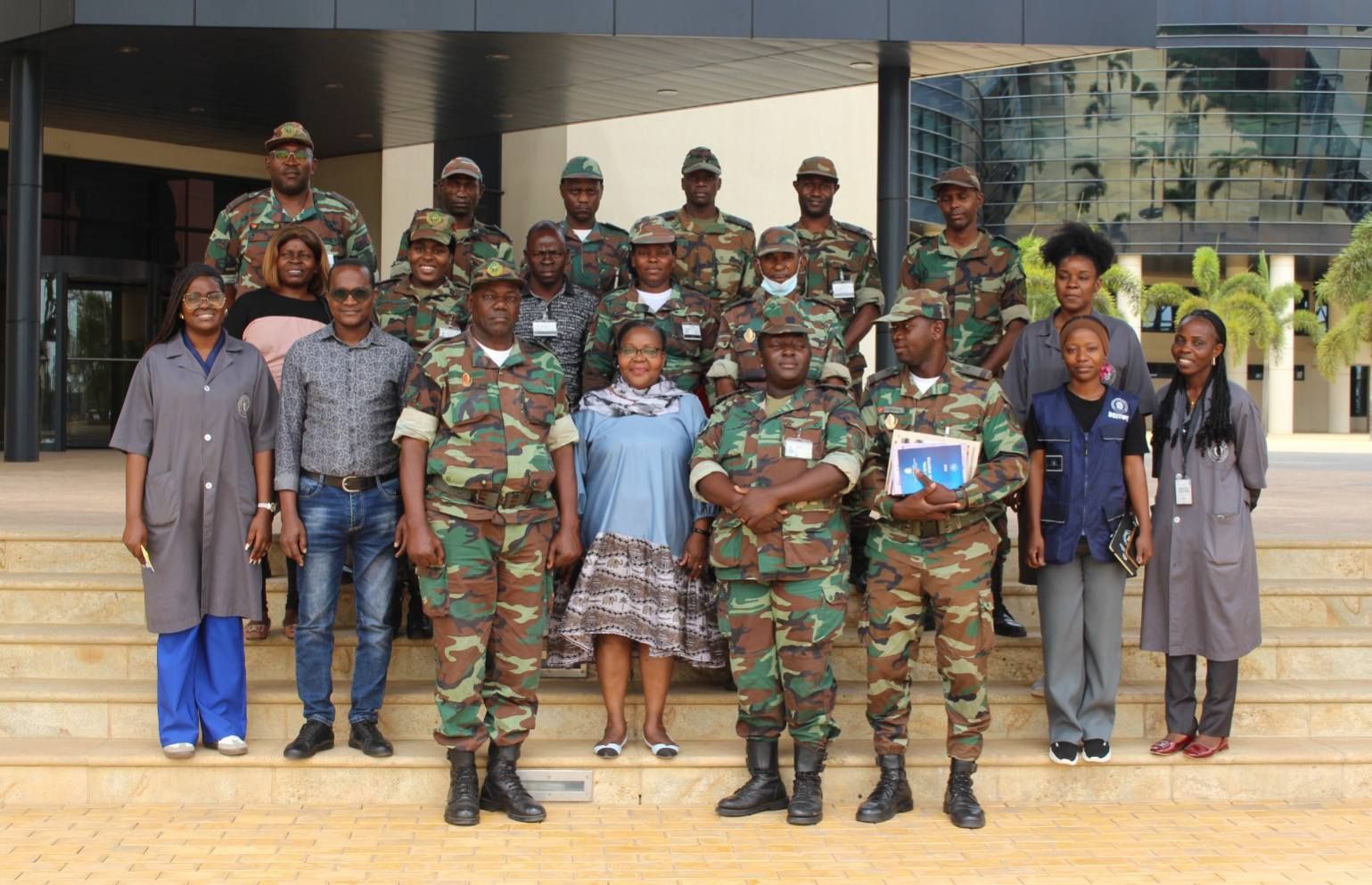 MILITARES DO EXÉRCITO NACIONAL VISITAM ARQUIVO NACIONAL DE ANGOLA