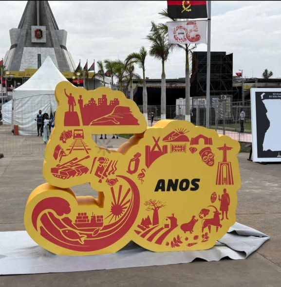 HUAMBO MARCOU PRESENÇA NO ACTO CENTRAL DO 11 DE NOVEMBRO NA PRAÇA DA REPÚBLICA