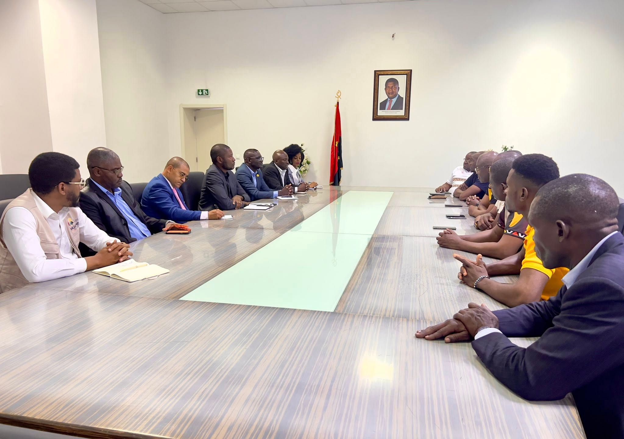 PRESIDENTE DA FEDERAÇÃO ANGOLANA DE PATINAGEM RECEBIDO EM AUDIÊNCIA