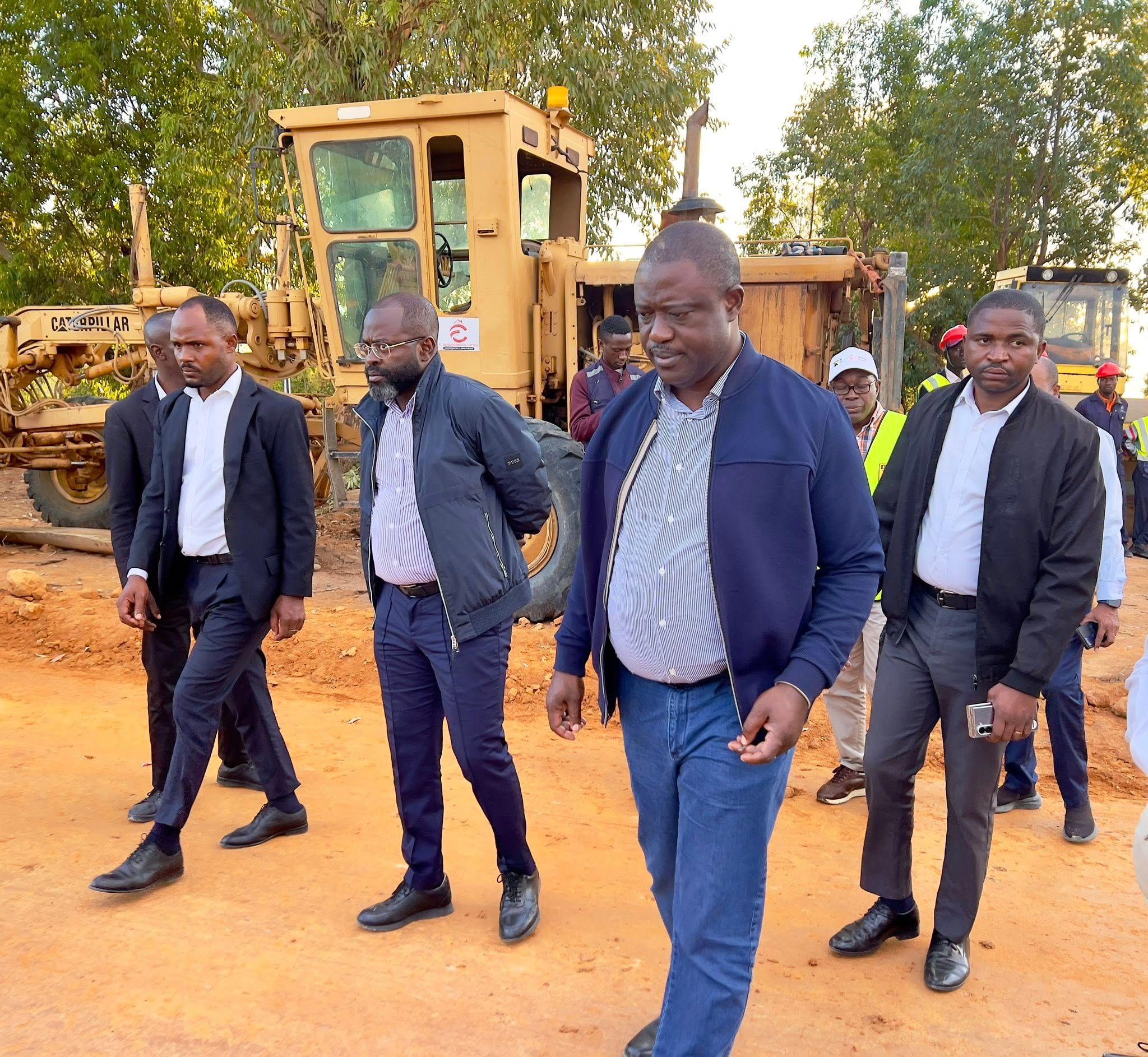 GOVERNADOR DO HUAMBO SUPERVISIONA NÍVEL DE EXECUÇÃO DE INFRAESTRUTURAS SOCIAIS 