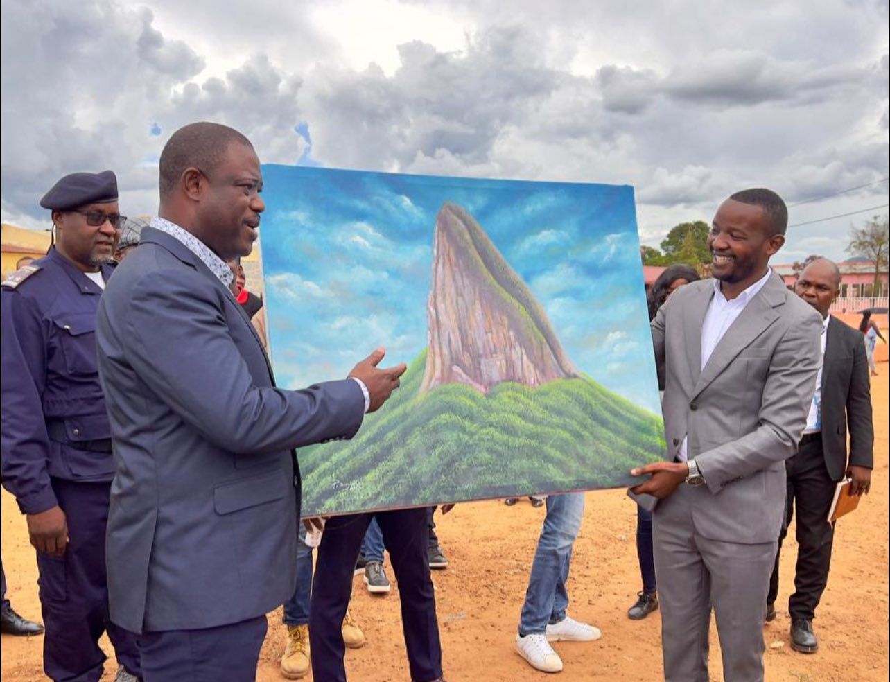 GOVERNADOR DO HUAMBO CONSTATA FUNCIONAMENTO DE EQUIPAMENTOS SOCIAIS NO ALTO HAMA