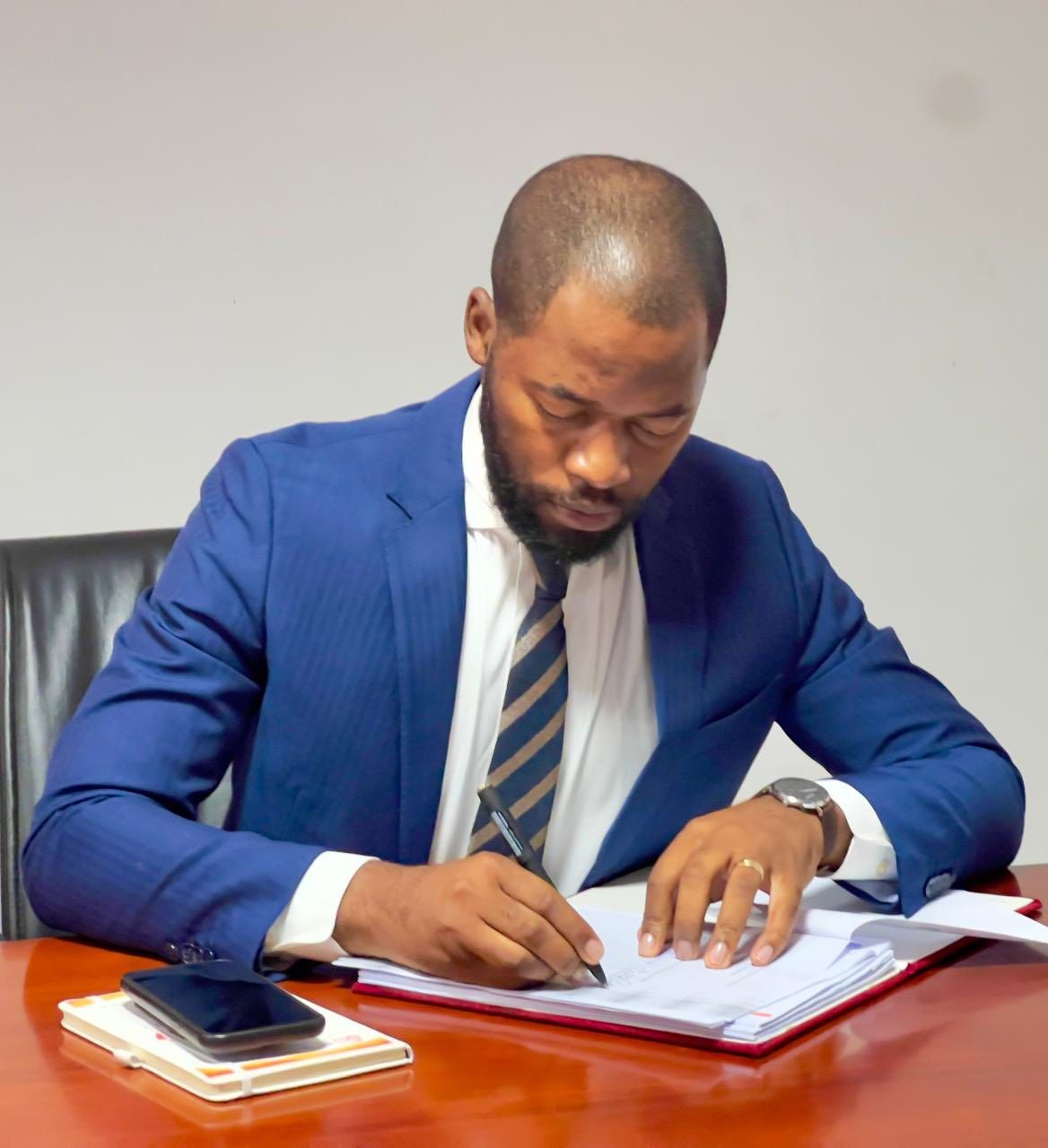 NOVO DIRECTOR DOS REGISTOS E MODERNIZAÇÃO ADMINISTRATIVA APRESENTADO AOS FUNCIONÁRIOS