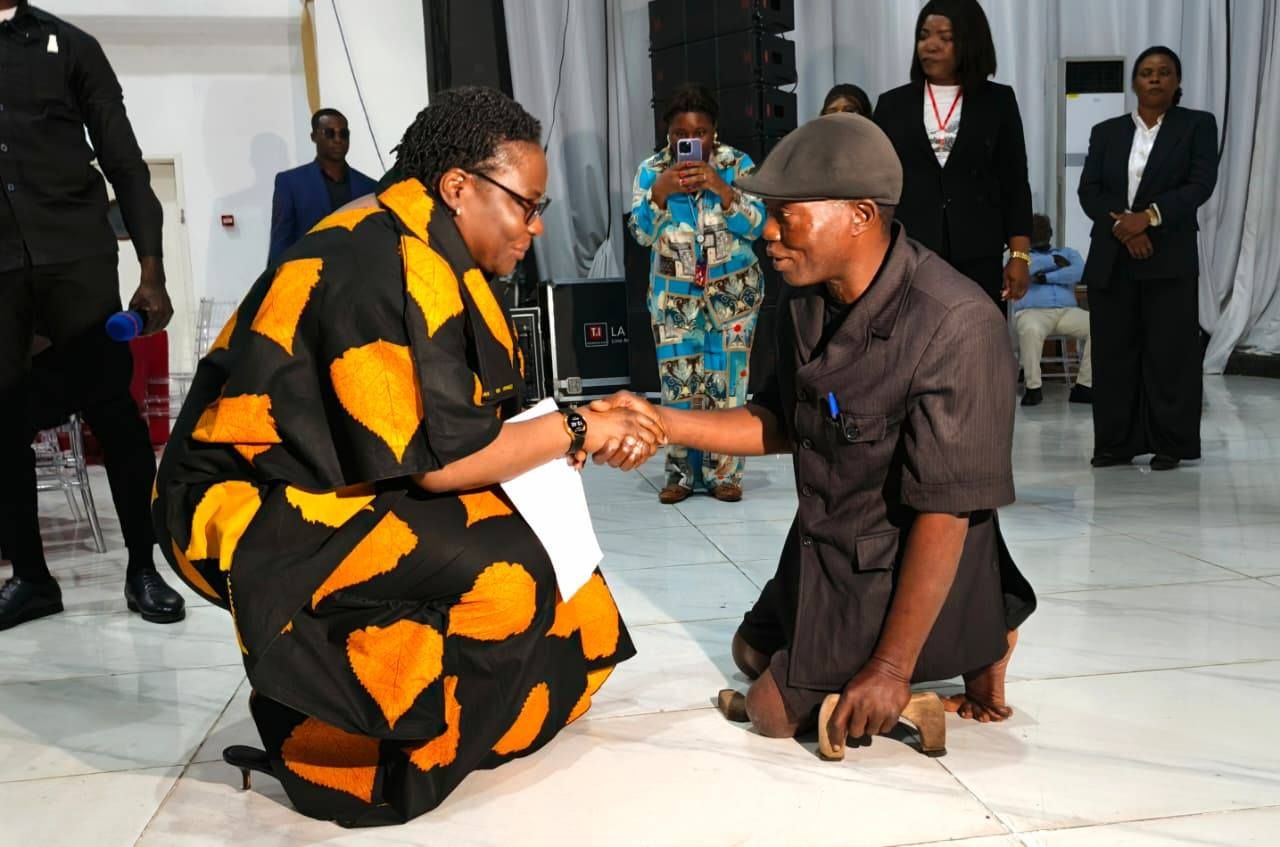 GOVERNADORA PROVINCIAL SUZANA ABREU PROPORCIONA TARDE DE ALEGRIA E CONVÍVIO ÀS PESSOAS IDOSAS E COM DEFICIÊNCIA