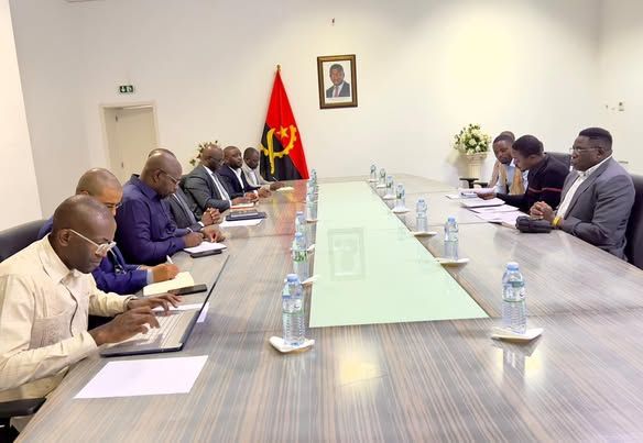 APRESENTADO AO GOVERNO DO HUAMBO PROJECTO DE FOGÕES MELHORADOS PARA COMUNIDADES RURAIS