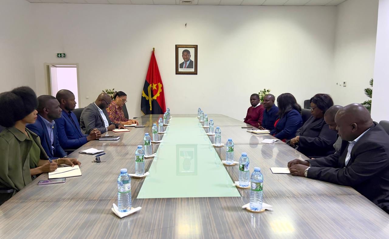 SECRETÁRIA-GERAL DA SOCIEDADE BÍBLICA DE ANGOLA RECEBIDA EM AUDIÊNCIA