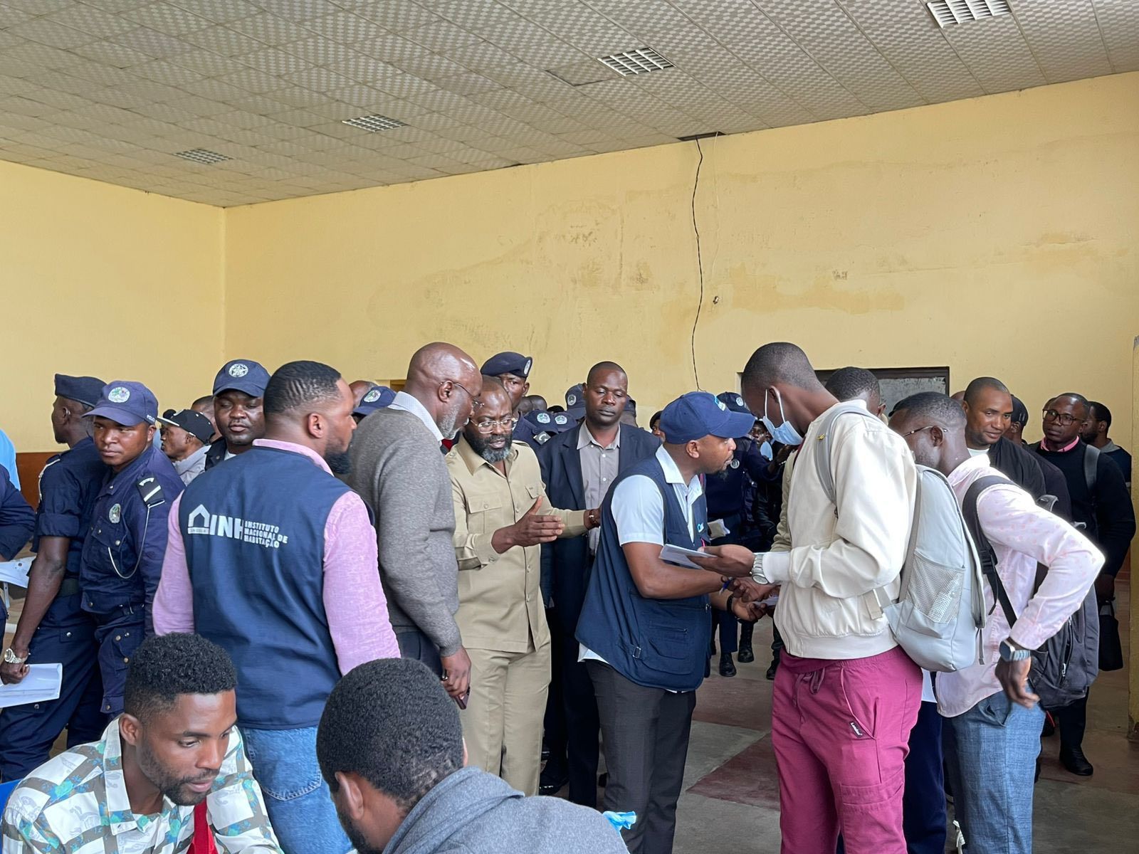 VICE-GOVERNADOR ACOMPANHA PRIMEIRO DIA DE INSCRIÇÕES PARA SORTEIO DE RESIDÊNCIAS NA CENTRALIDADE HALAVALA