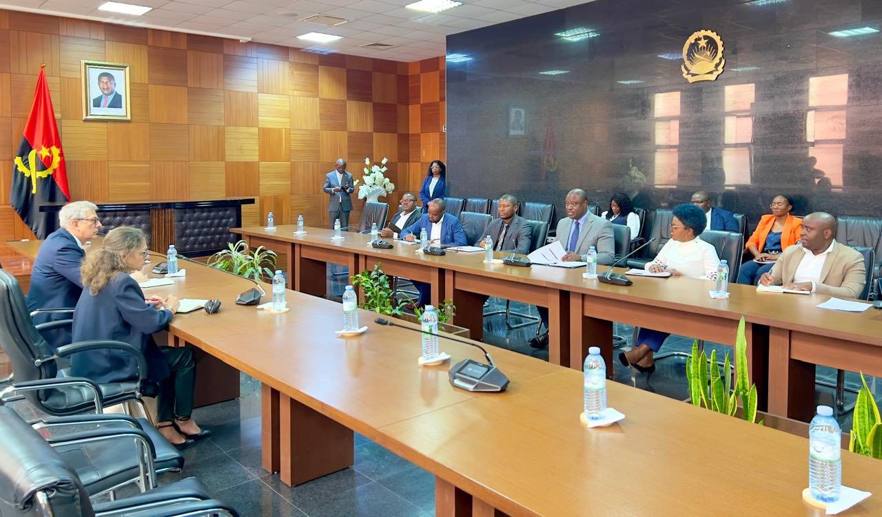 EMBAIXADORA DA FRANÇA IDENTIFICA OPORTUNIDADE DE COOPERAÇÃO NO HUAMBO
