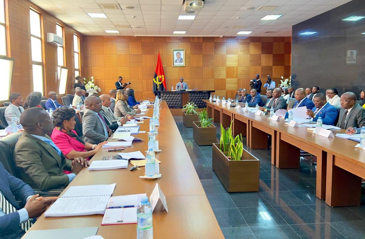 GOVERNADOR PEREIRA ALFREDO PRESIDE ÚLTIMA SESSÃO ORDINÁRIA DE 2025