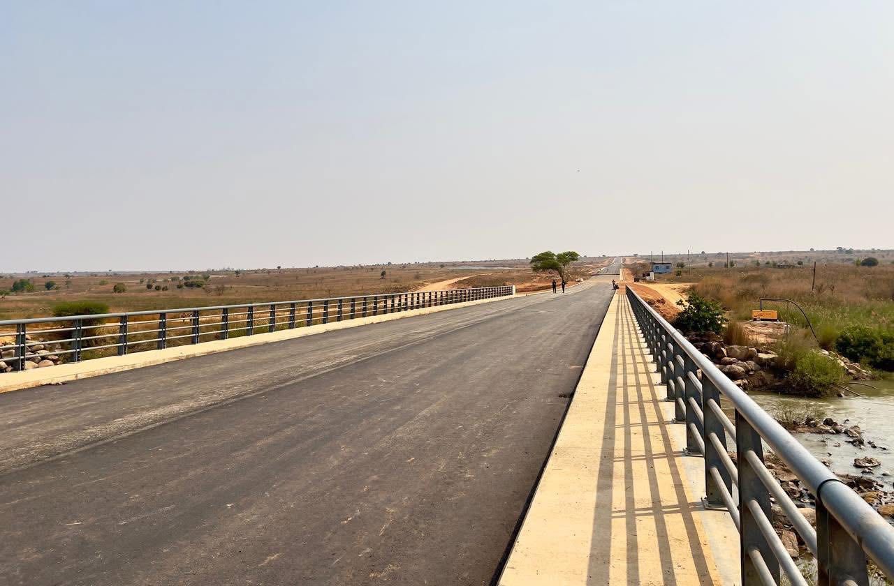 GOVERNO DO HUAMBO ANUNCIA CONSTRUÇÃO DE 45 QUILÓMETROS DE INFRAESTRUTURAS INTEGRADAS E REFORÇO DA REDE VIÁRIA EM 2026