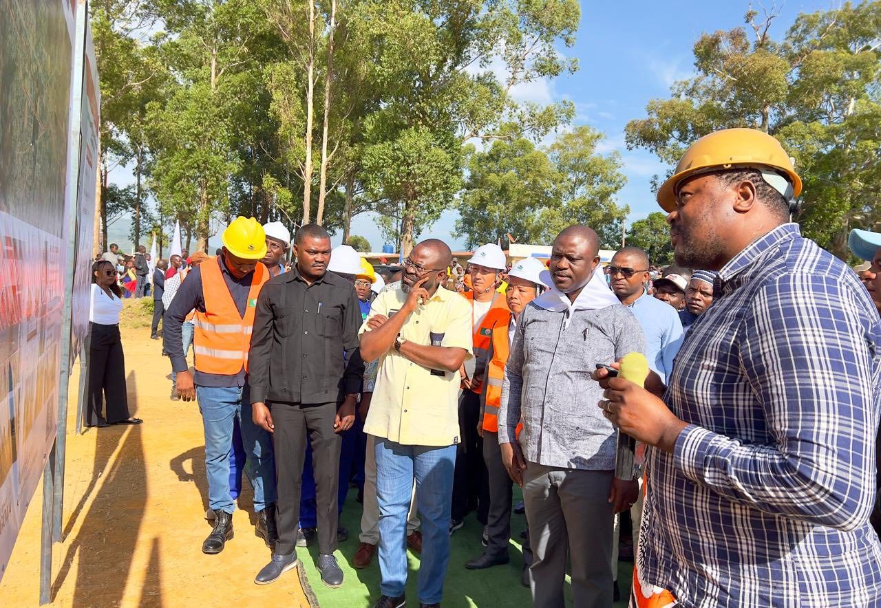 PROJECTO DE ASFALTAGEM DE 5 QUILÓMETROS VAI MELHORAR CIRCULAÇÃO DE PESSOAS E BENS NA ECUNHA