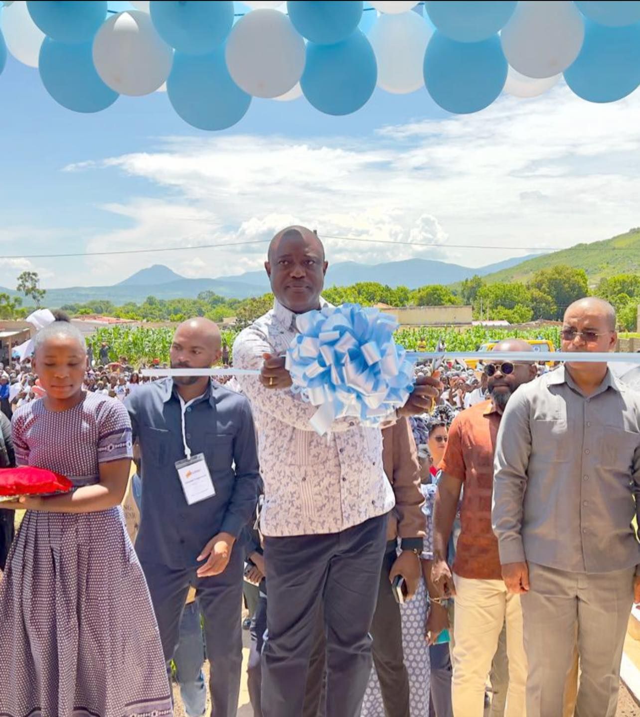 MAIS DE 1.800 ALUNOS NO LONDUIMBALI PASSAM A ESTUDAR EM MELHORES CONDIÇÕES COM A INAUGURAÇÃO DE DUAS ESCOLAS