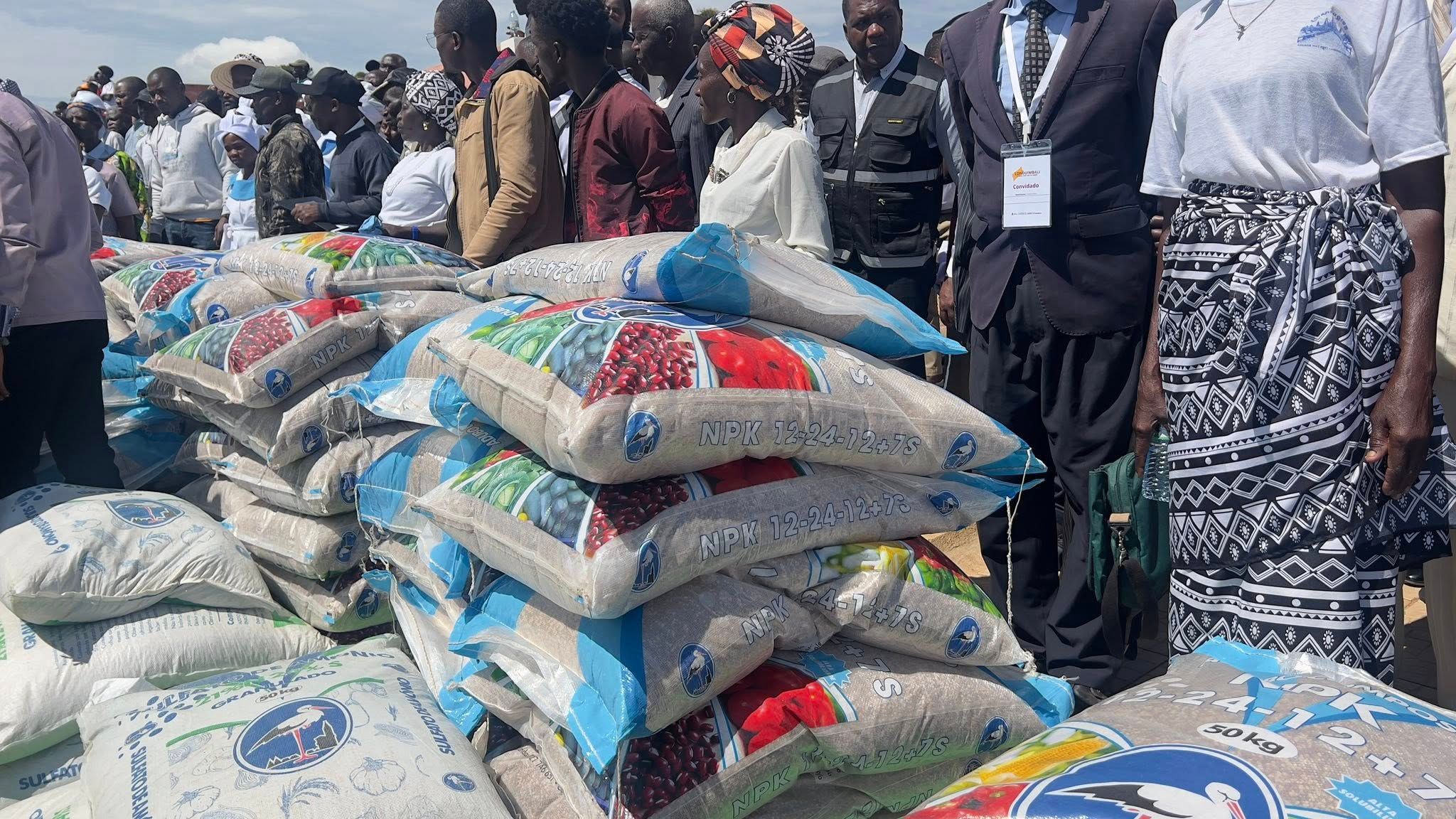 COOPERATIVAS AGRÍCOLAS NO LONDUIMBALI BENEFICIAM DE FERTILIZANTES PARA REFORÇO DA SEGUNDA ÉPOCA