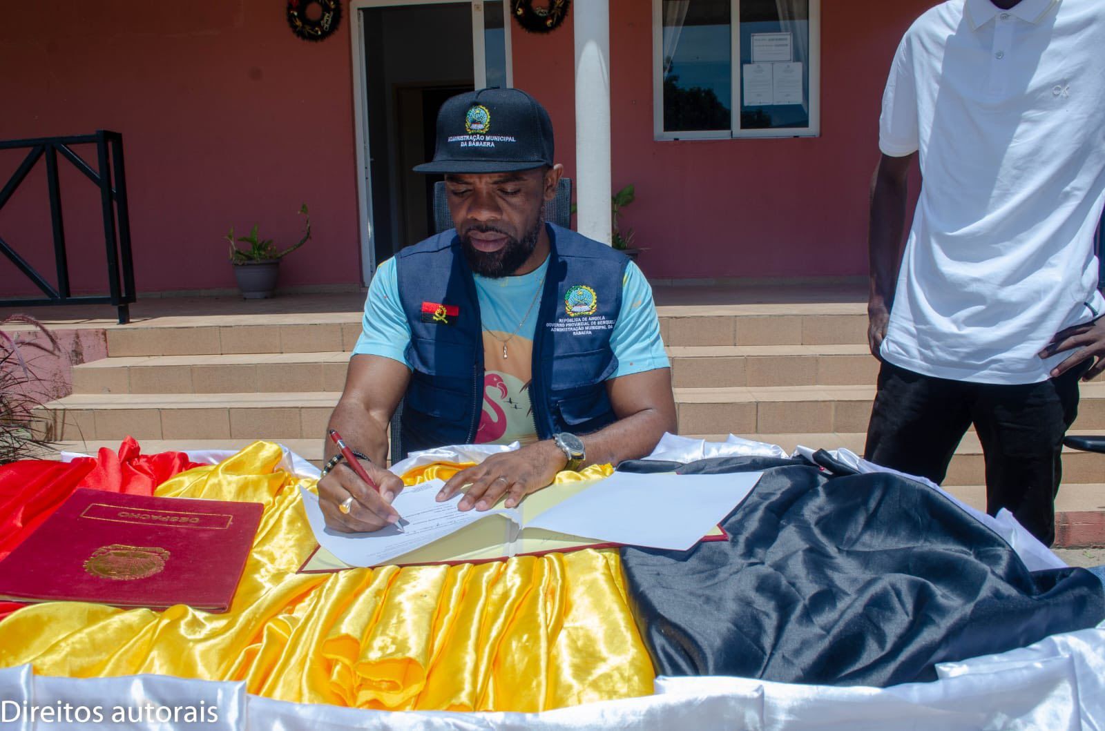 BABAERA: ASSINADO AUTO DE CONSIGNAÇÃO PARA TERRAPLANAGEM DAS VIAS DE ACESSO NA SEDE DO MUNICÍPIO