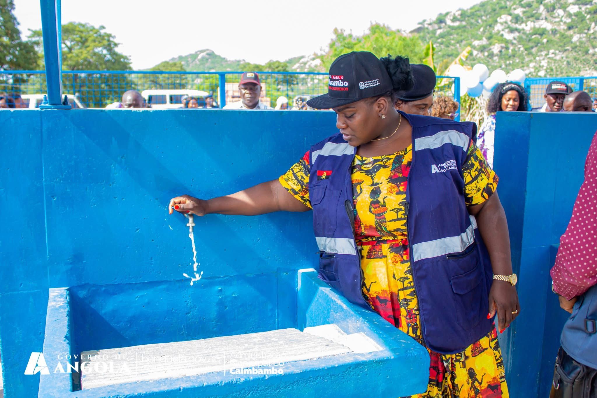 ADMINISTRADORA MUNICIPAL DO CAIMBAMBO ENTREGA DOIS SISTEMAS DE CAPTAÇÃO DE ÁGUA POTÁVEL AO BAIRRO DA SAPA