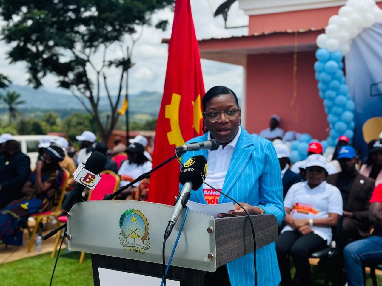 ENTREGA DE KITS PARA O EMPREENDEDORISMO MARCA PRIMEIRO ANO DE EXISTÊNCIA DO MUNICÍPIO DO CHINDUMBO