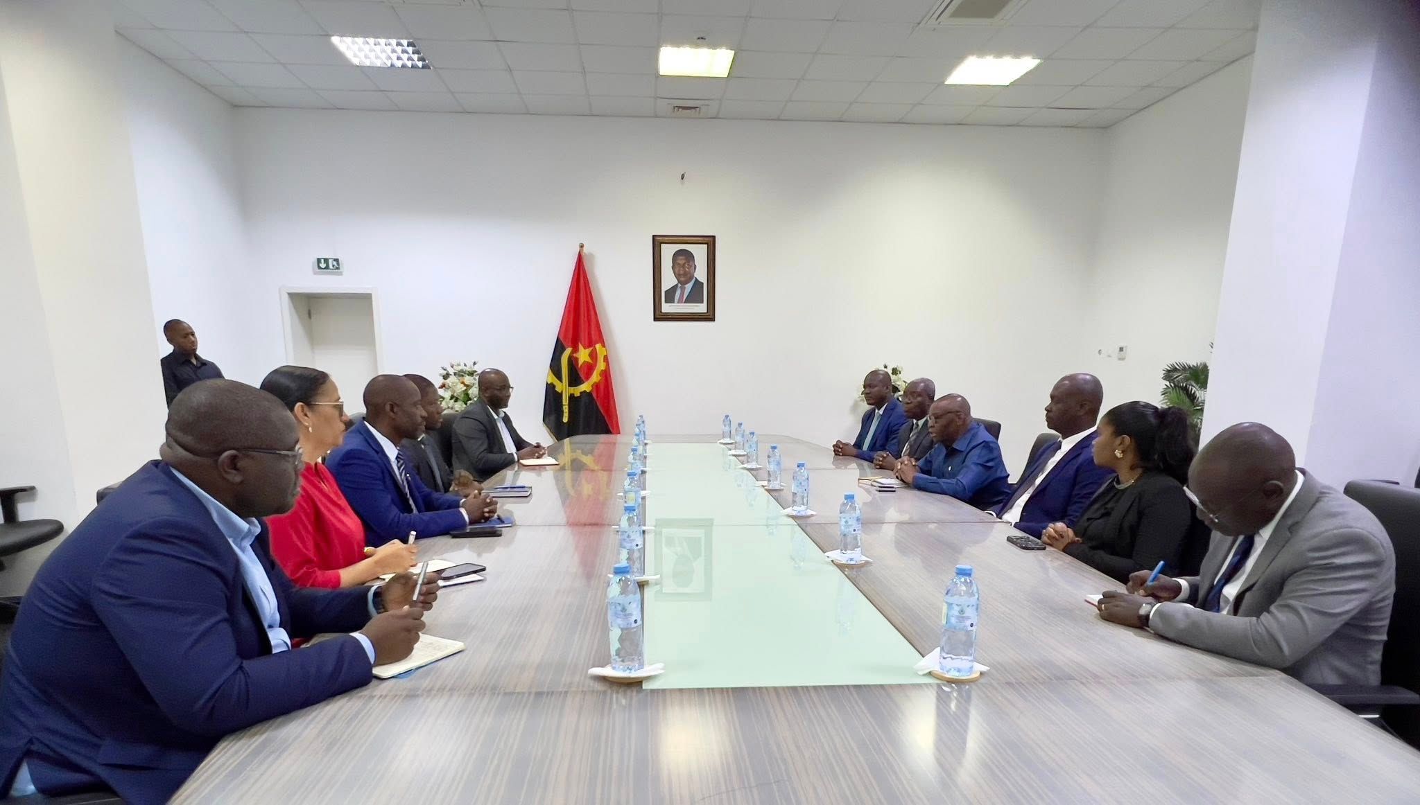 JUIZ CONSELHEIRO DO TRIBUNAL SUPREMO ACOMPANHANTE DA PROVÍNCIA JUDICIAL DO HUAMBO RECEBIDO EM CORTESIA