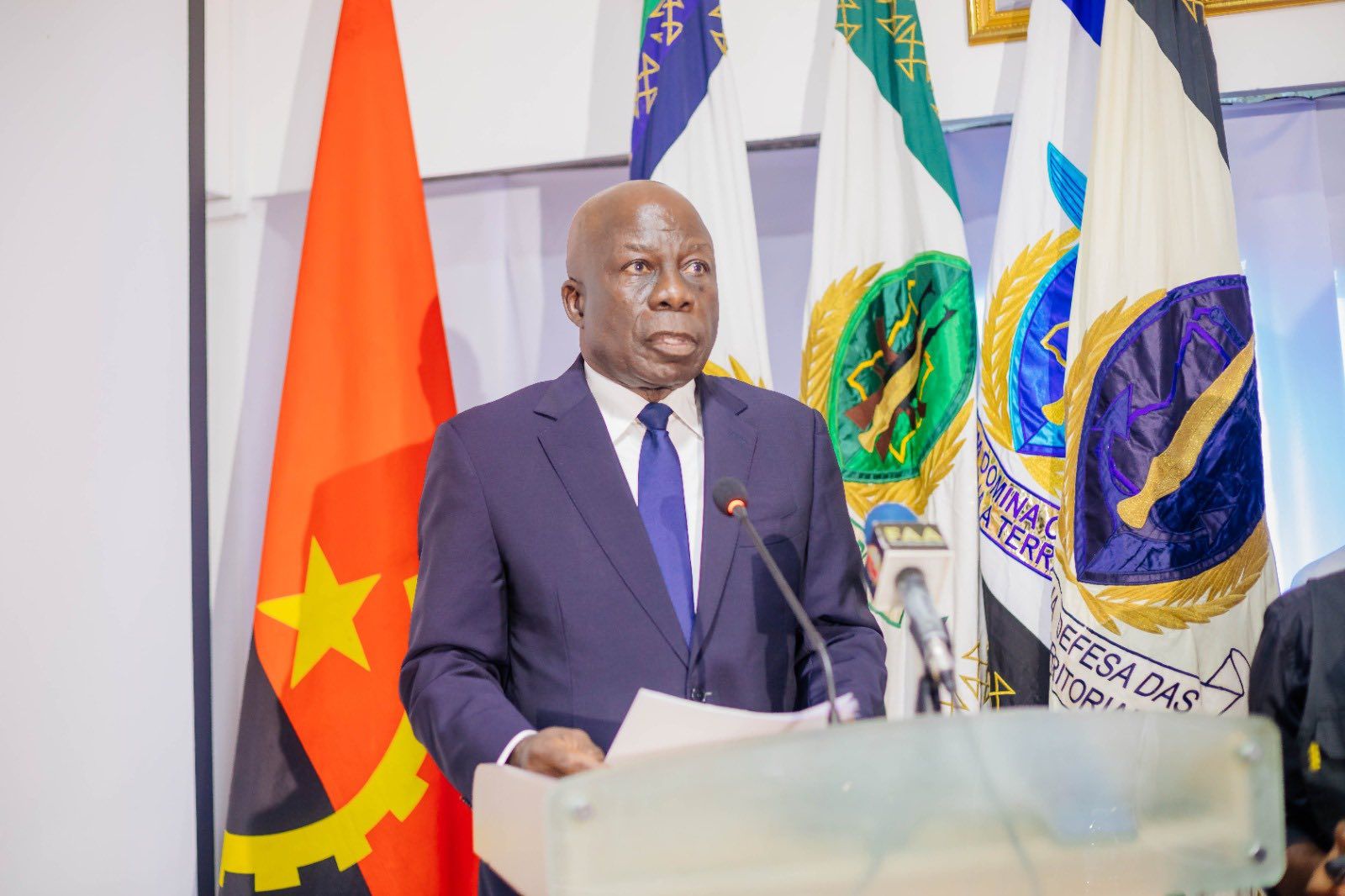 JOÃO ERNESTO LIBERDADE PRESIDE REUNIÃO DAS CHEFIAS MILITARES DAS FORÇAS ARMADAS ANGOLANAS