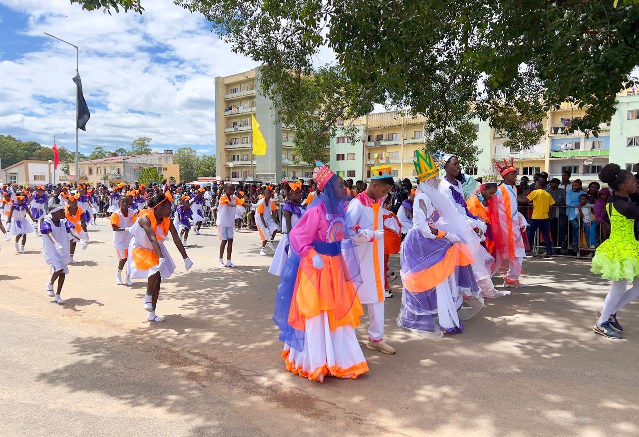 GRUPO RAINHA DO MILHO DO MUNICÍPIO DA CAÁLA VENCE DESFILE INFANTIL DO CARNAVAL