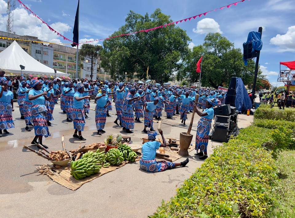 17 GRUPOS CARNAVALESCOS DE DANÇA TRADICIONAL DISPUTAM O ENTRUDO NA CLASSE B