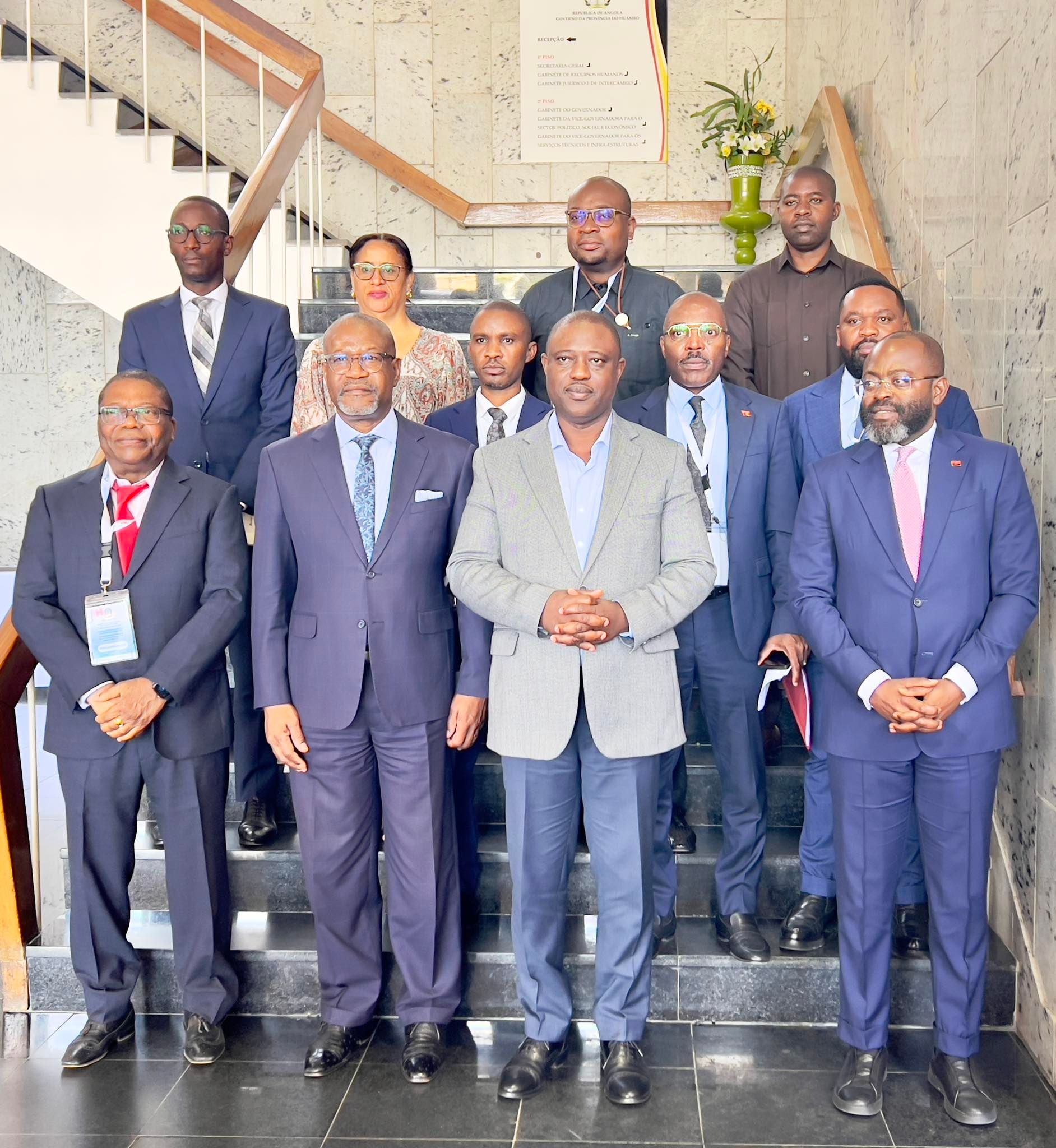 SECRETÁRIO DE ESTADO PARA O URBANISMO E HABITAÇÃO RECEBIDO EM AUDIÊNCIA NO HUAMBO