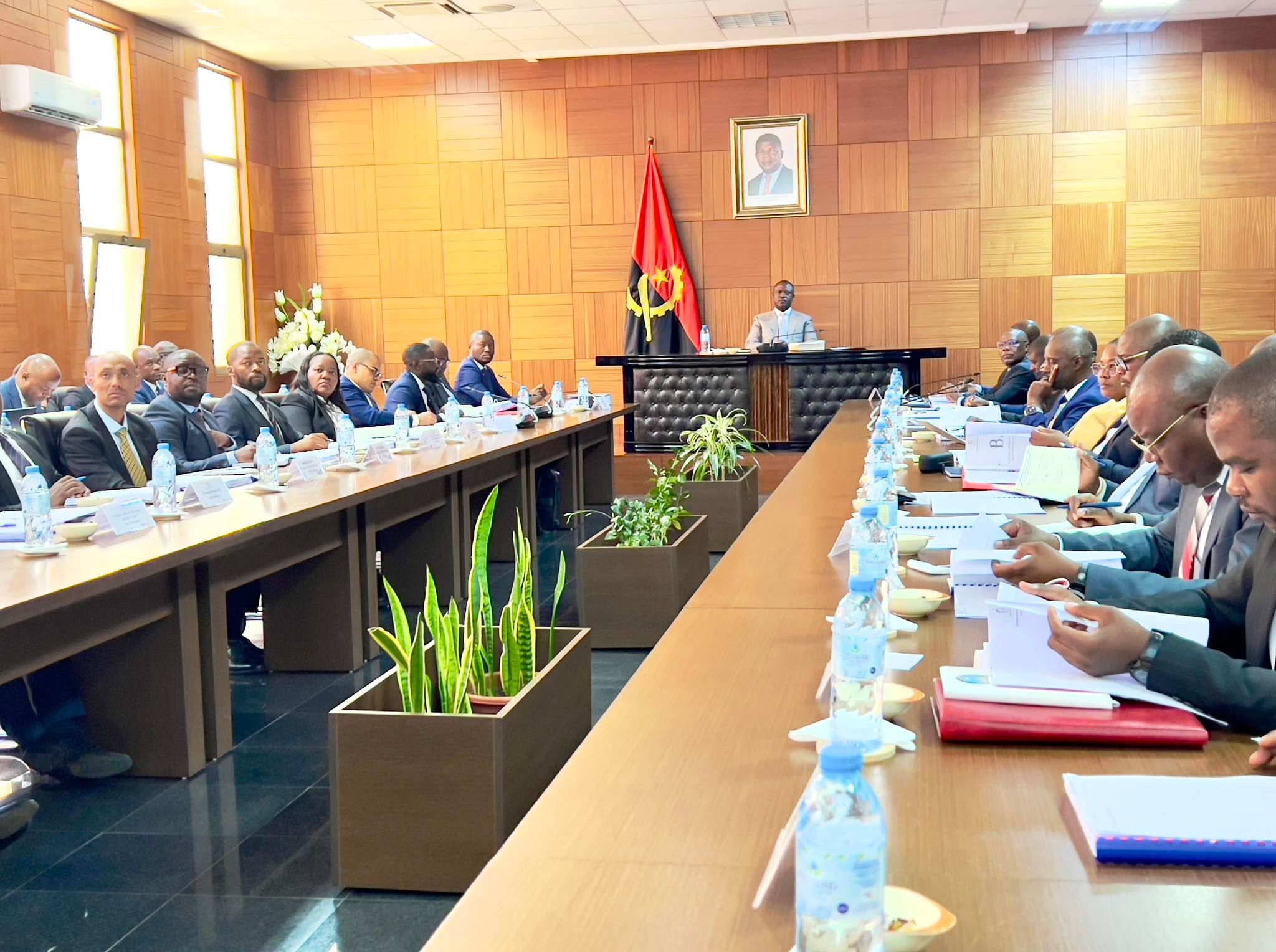 MEMBROS DO GOVERNO DO HUAMBO ESTIVERAM REUNIDOS NA 2ª SESSÃO ORDINÁRIA