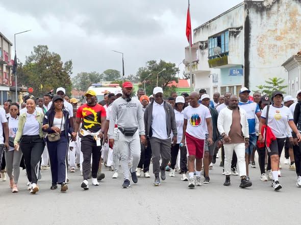 MUNÍCIPES DO HUAMBO PARTICIPARAM NA CAMINHADA DA FAMÍLIA - ANGOLA EM MOVIMENTO