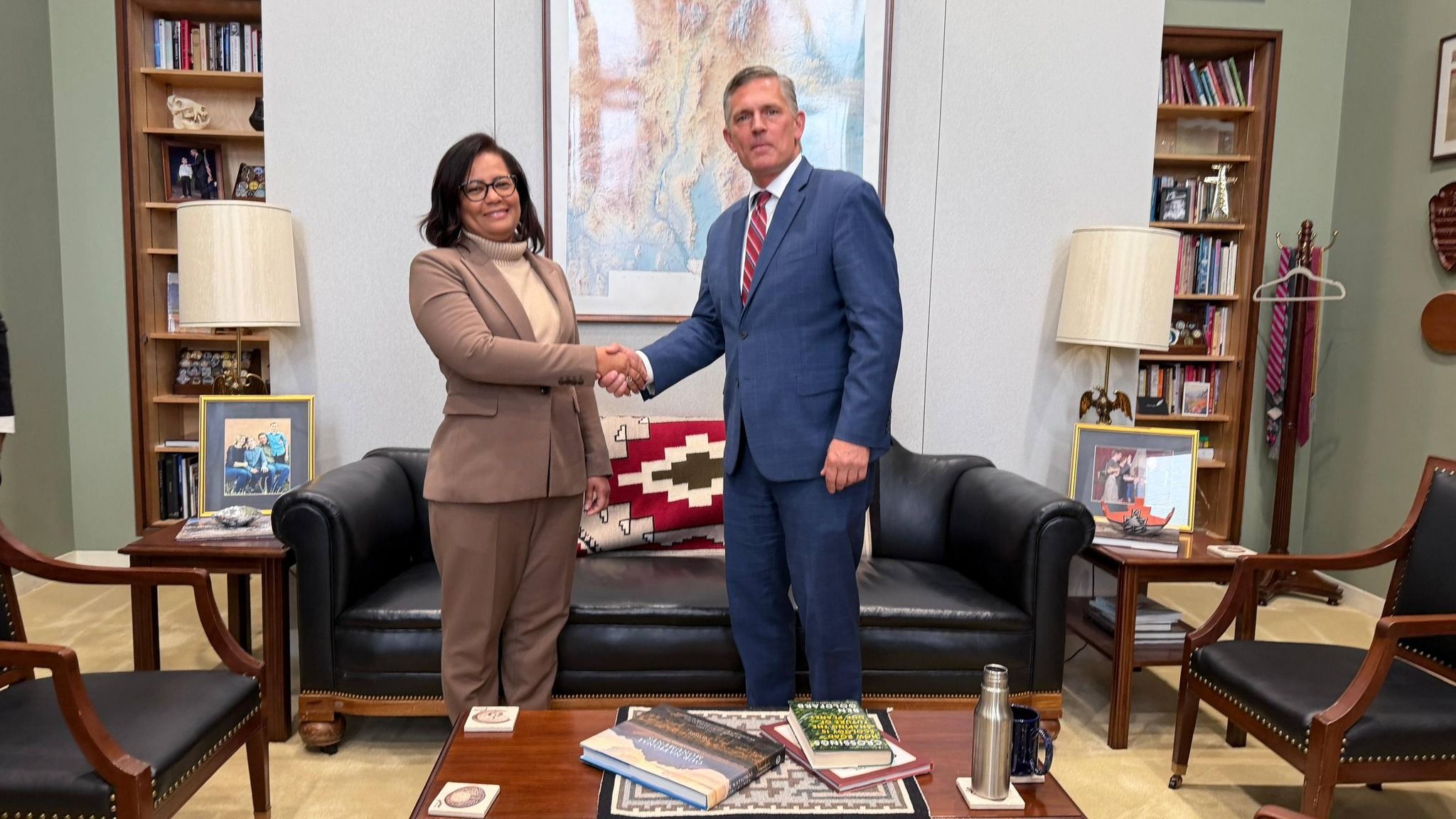 ANGOLA APRESENTA AVANÇOS NA CONSERVAÇÃO DA BIODIVERSIDADE EM ENCONTRO COM SENADOR DOS EUA