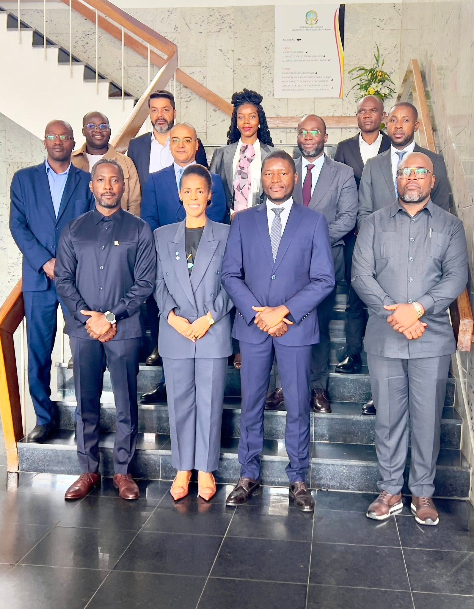 DELEGAÇÃO DO STANDARD BANK ANGOLA RECEBIDA EM AUDIÊNCIA