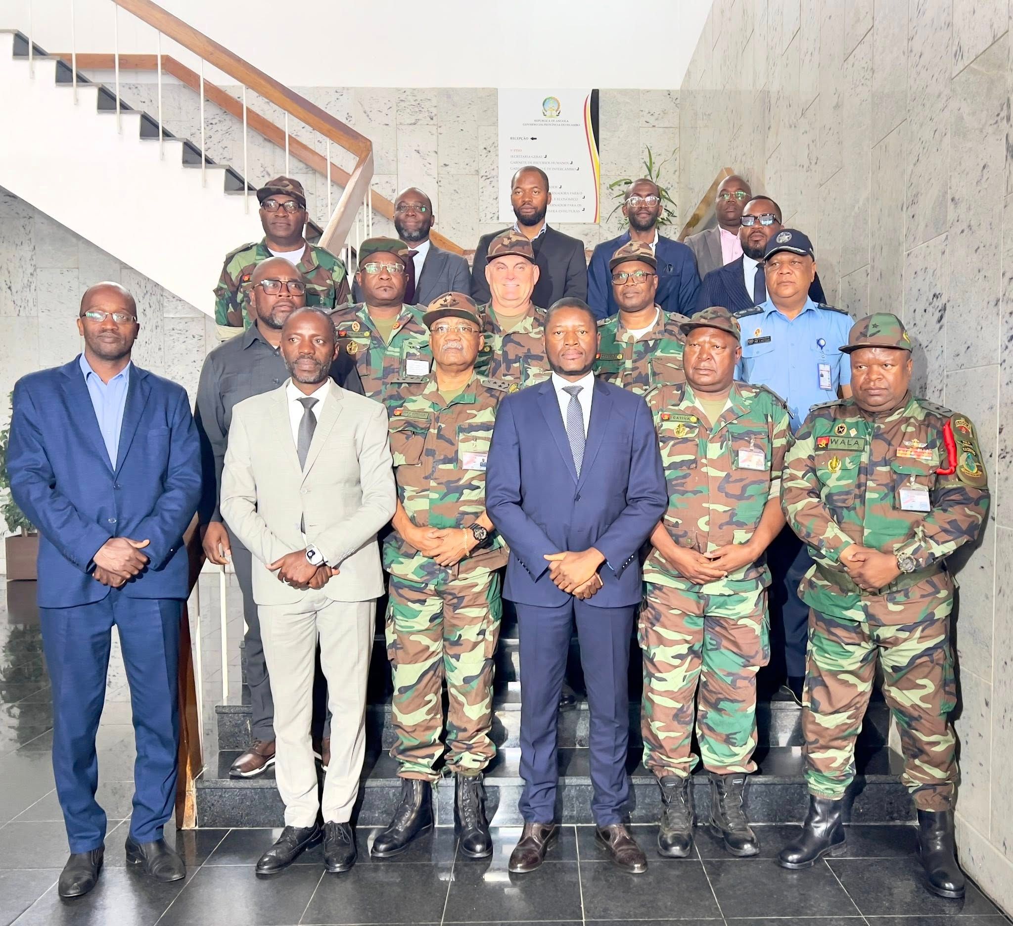 COMANDANTE DO EXERCITO RECEBIDO EM AUDIÊNCIA