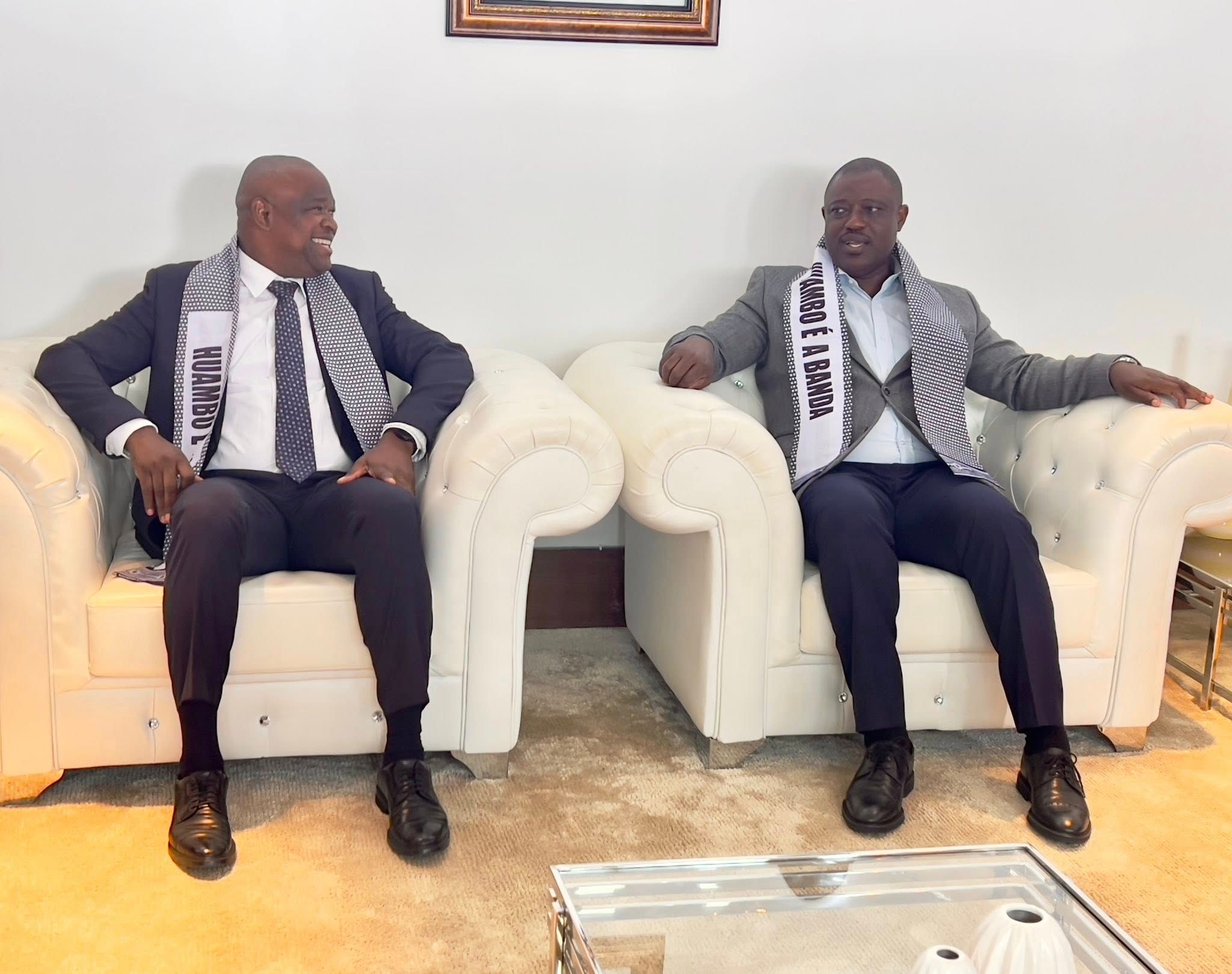 MINISTRO DO INTERIOR TRABALHA NO HUAMBO