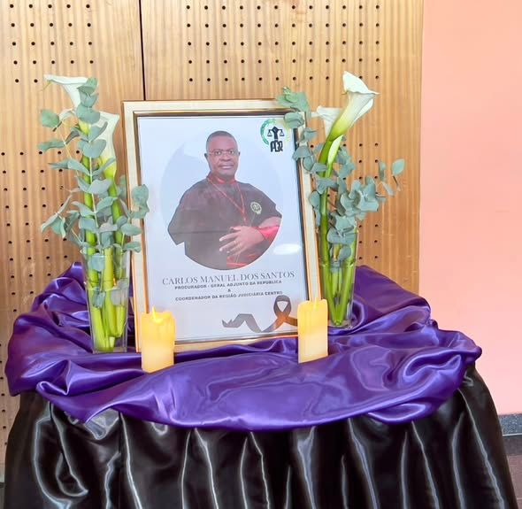 GOVERNADOR RENDE HOMENAGEM A MEMÓRIA DO PROCURADOR CARLOS MANUEL DOS SANTOS