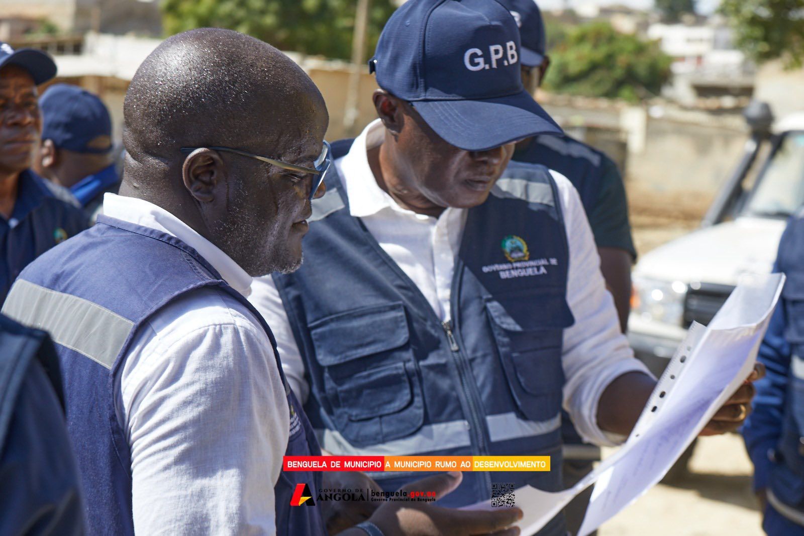 GOVERNADOR VISITA BAIRROS AFECTADOS PELAS CHEIAS EM BENGUELA